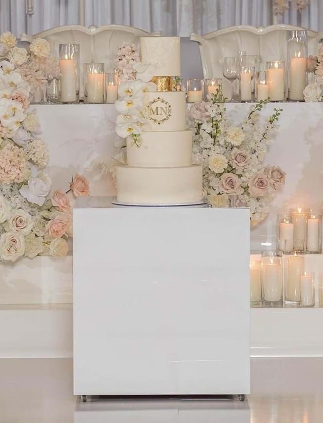 White Gloss Cake Table